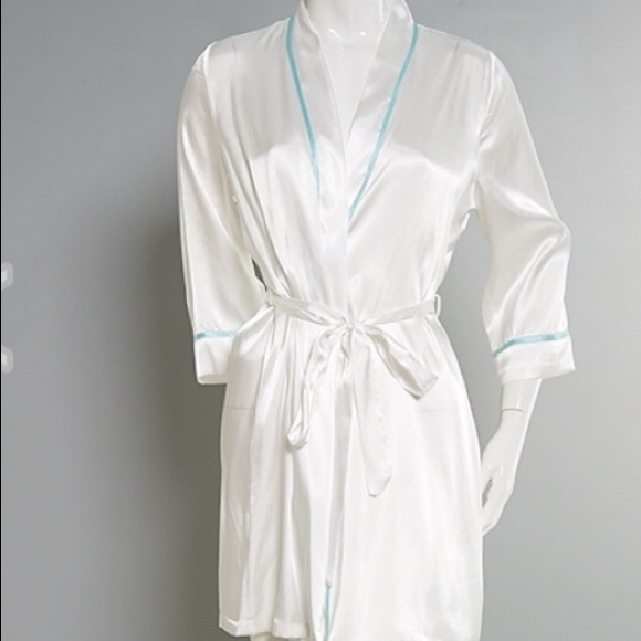 Bridal satin robe - Picture 2 of 5